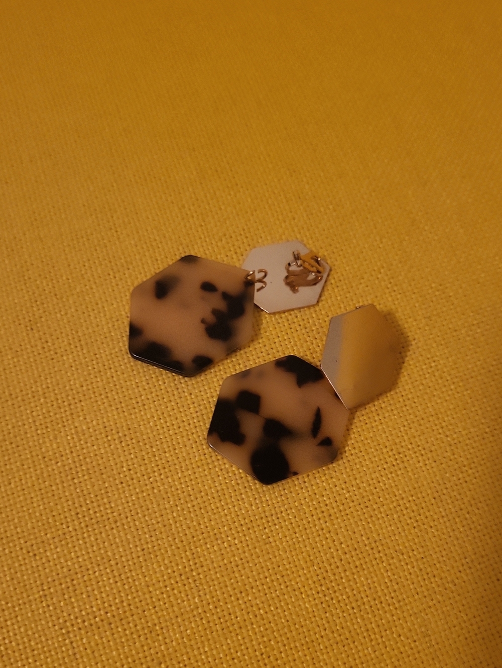 Tortoiseshell Hexagon Drop Earrings - Beige & Black